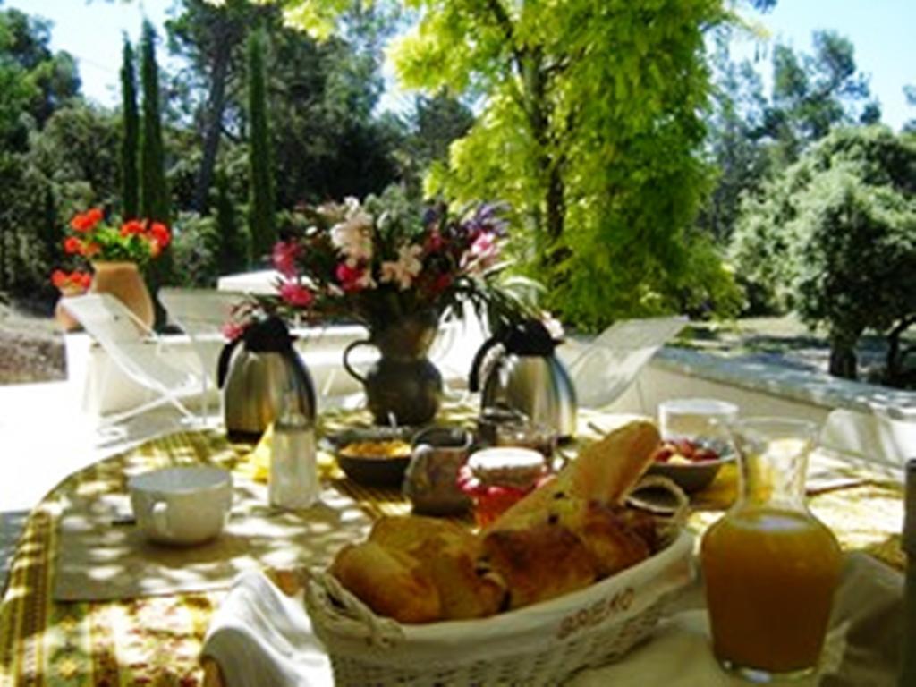 Bed and Breakfast La Tangana Rognes Экстерьер фото