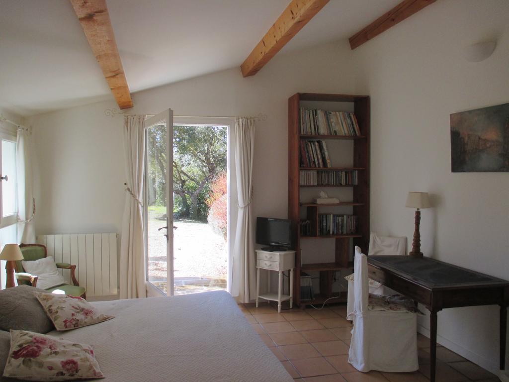 Bed and Breakfast La Tangana Rognes Экстерьер фото